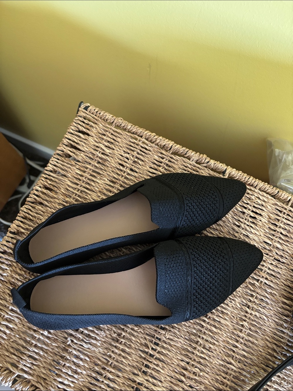 Source Unknown Black Pointed Knit Slip-On Loafers